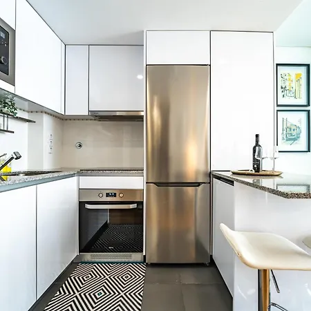 Tradition, Modernity & Light In With Garage Appartamento *