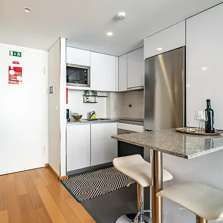 Tradition, Modernity & Light In With Garage Appartamento
